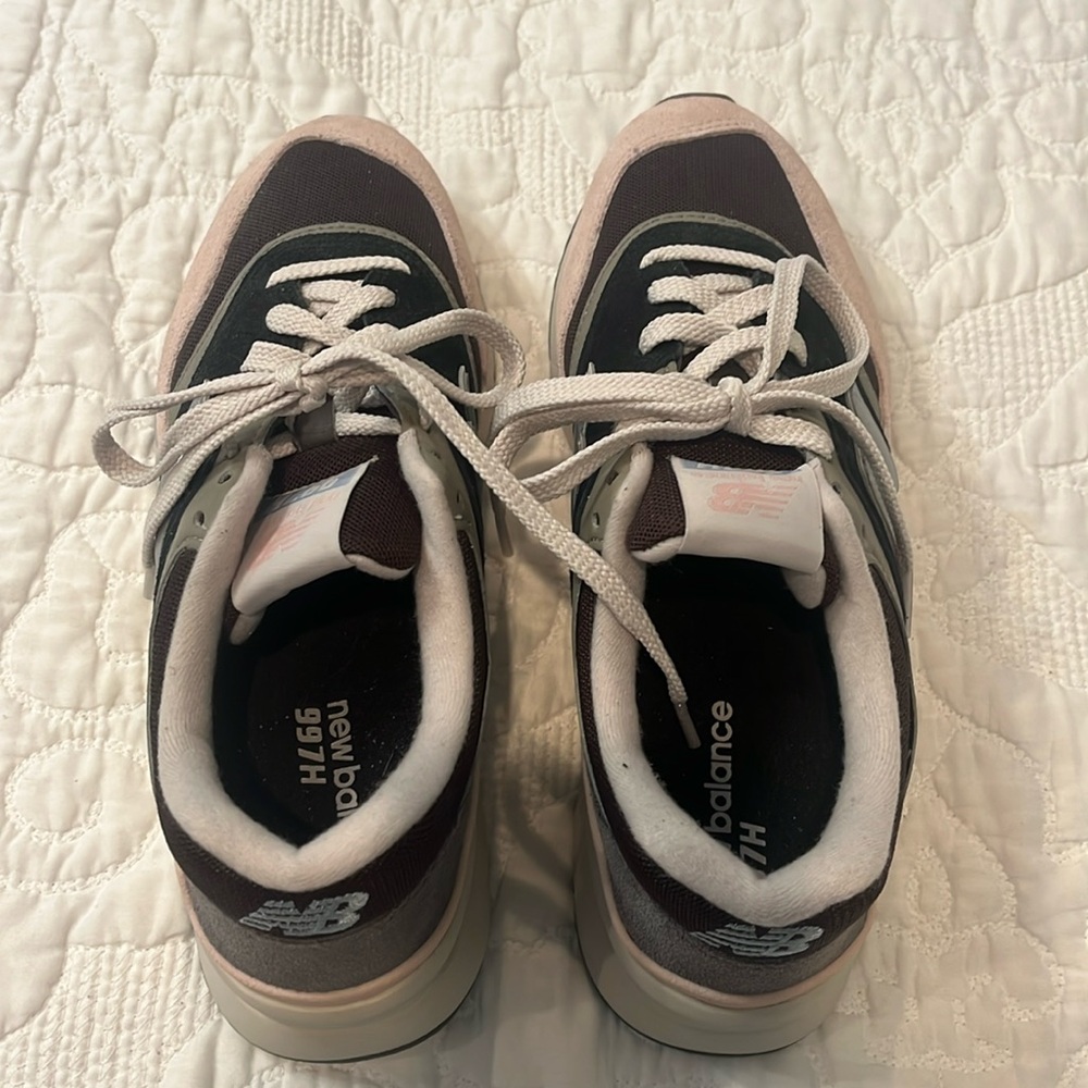 Ladies, multicolored New Balance 997H.